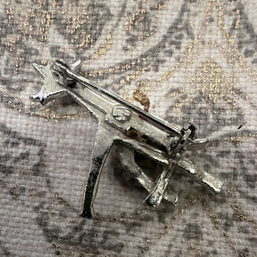 Silver Tone Giraffe Brooch Pin, Metal, Animals & Insects Theme, Pinback Clasp - Picture 4 of 4